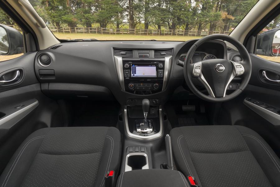Торпедо Nissan Navara ST Dual Cab (D23) 2017 года  (AU) (фото 6 из 29)